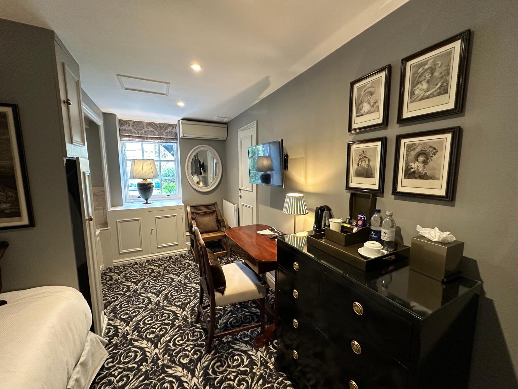 Hotel No. 30 Knightsbridge Londra Esterno foto